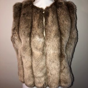 Faboulus Fur Faux Vest Size Small